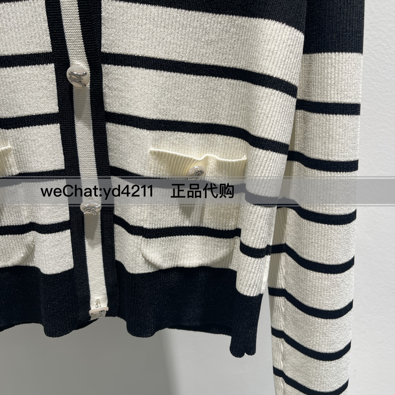 ME FOREVER/真我永恒黑白撞色条纹v领单针织开衫2413B64166吊899 - 图1