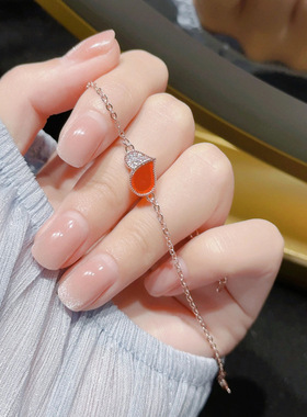 2024新款小红心手链女轻奢高级设计感红玛瑙爱心送礼生日礼物手饰