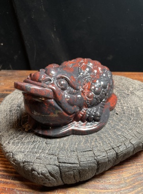 天然桂林鸡血玉三足金蟾招财摆件