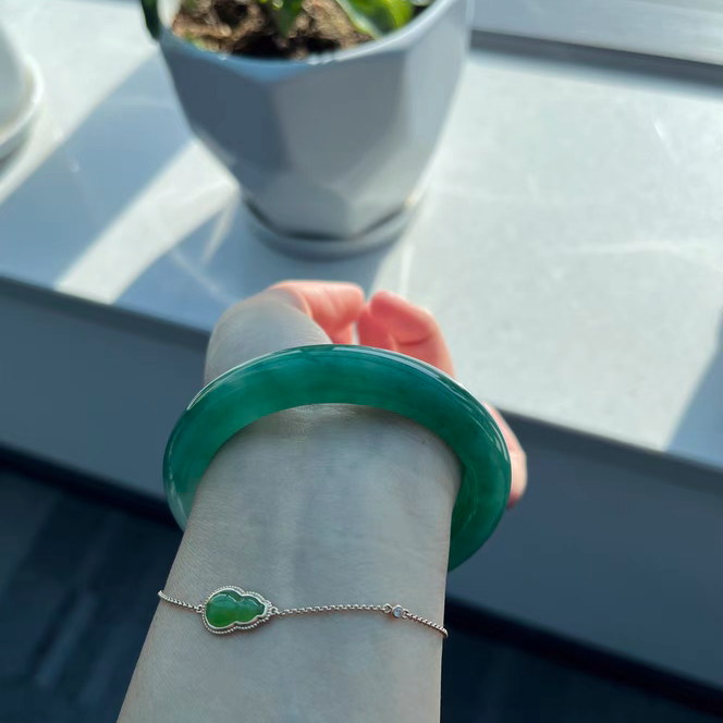 精品纯天然独龙玉非洲翠辣绿色显白厚装正装手镯子58.2*12.6*10 - 图2
