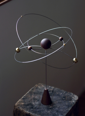 弦生活器物行星香薰木悬浮星球设计师摆件星系平衡扩香器居家礼物