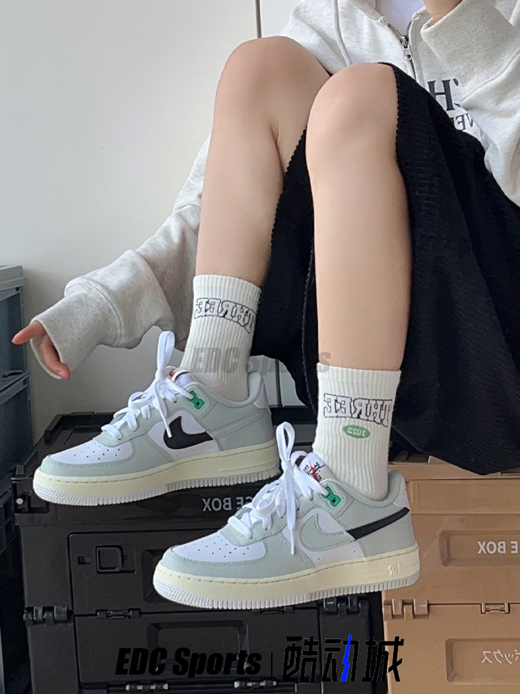 Nike耐克AF1银白拼接拼钩Air Force 1女款低帮休闲板鞋DZ2660-001-图0