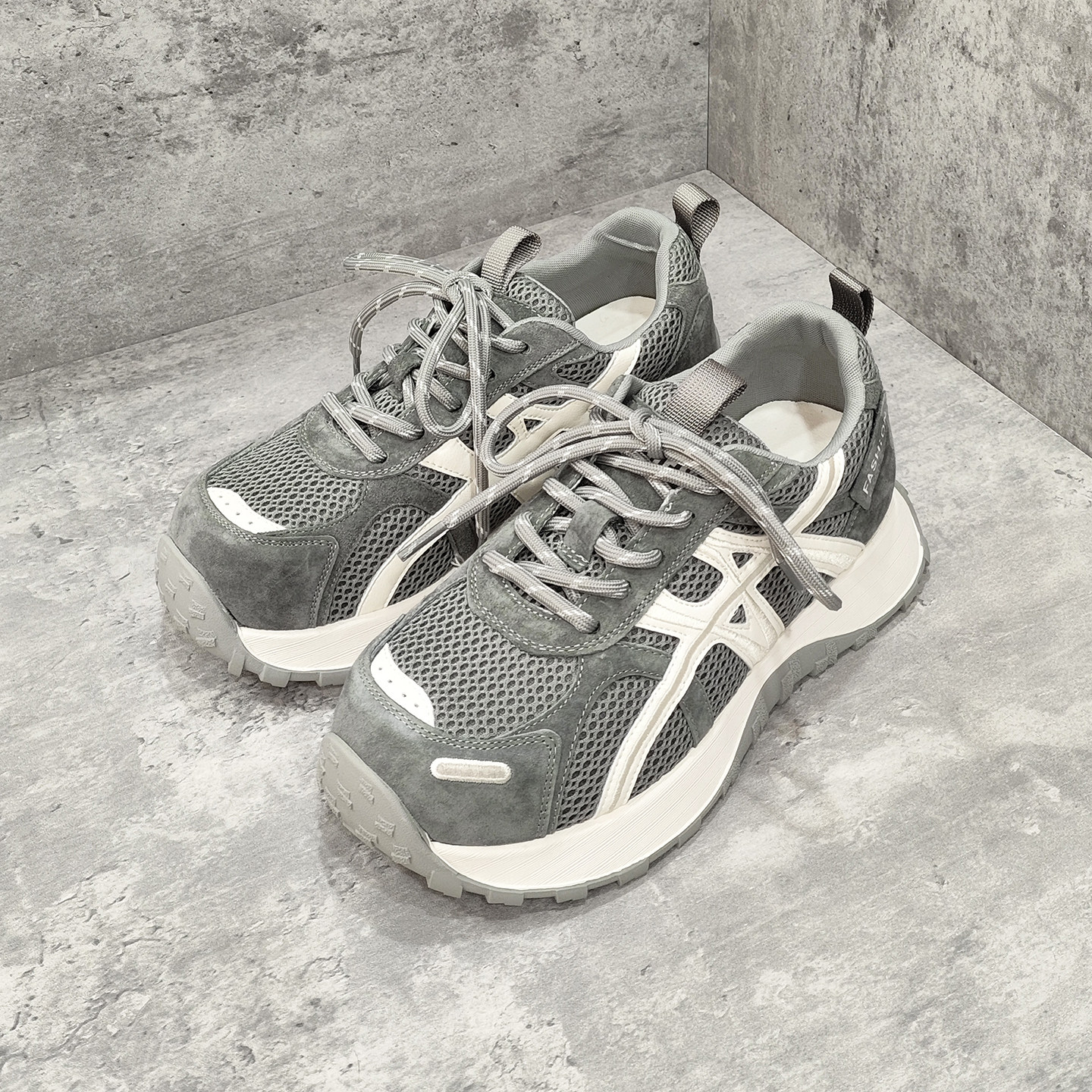 真皮厚底高跟休闲板鞋女2025秋冬新款加绒小个子增高复古时尚女鞋