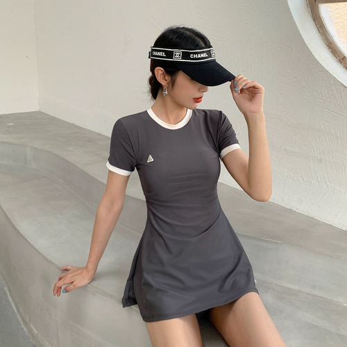 Спортивный купальник, изысканный стиль, по фигуре