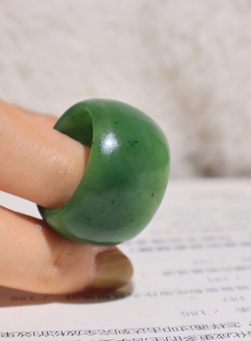 美美哒方言和田玉俄罗斯老坑苹果绿碧玉精品22mm油润玉扳指戒指O