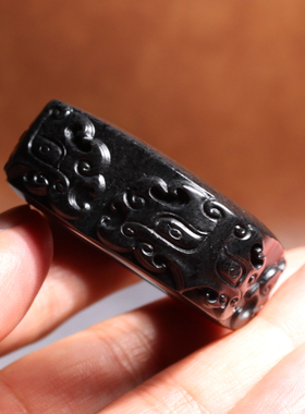 墨玉籽料手工雕饕餮玉石扳指