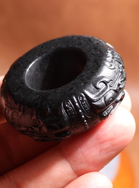 白玉底墨玉籽料锦灰堆戒指扳指