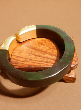 俄罗斯菠菜绿老红皮碧玉57mmC镯