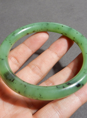 爆火方言和田玉特色俄料老坑碧玉果绿色猕猴桃意境内径59mm手镯w3