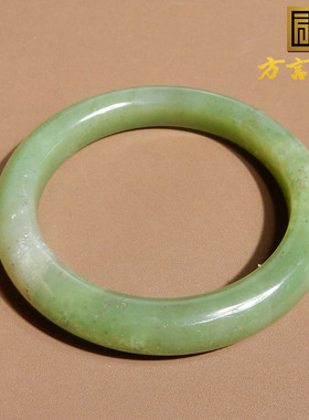 震惊了方言和田玉佩戴级青海玉石老坑料飘翠色绿野仙踪精美手镯A2