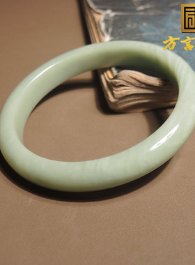 惊呆方言和田玉精品佩戴级新疆玉龙河产沙枣青籽料卡56mm手镯h0