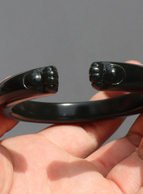 市场价8800元亏本价680新疆近无结构细腻油润青玉55mm猫爪手镯A8