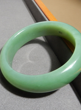 惊呆了方言和田玉特色俄罗斯老坑粉绿碧玉卡59mm女士正装手镯w1