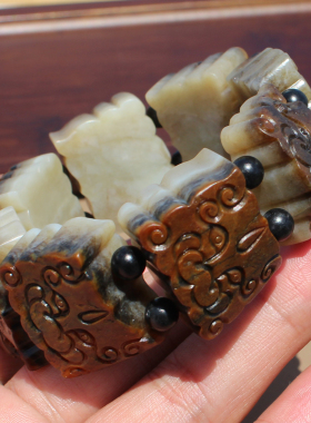 红皮白玉兽面守护手链手串