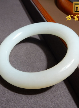 重量级方言品牌和田玉俄罗斯老坑料飘糖白玉内径卡55mm圆条手镯A5