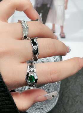 新款宫廷风高级感气质开口戒指女中性风仿祖母绿轻奢百搭朋克指环