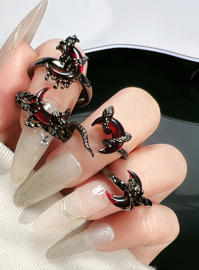 个性独特红色月牙熔岩开口戒指女欧美暗黑朋克时尚荆棘褶皱指环潮