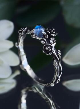 纯银天然彩虹月光石戒指镶嵌花朵