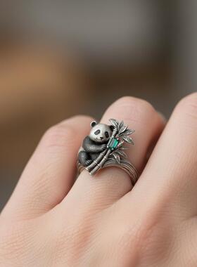 手作绿宝石镶嵌竹节纯银熊猫戒指