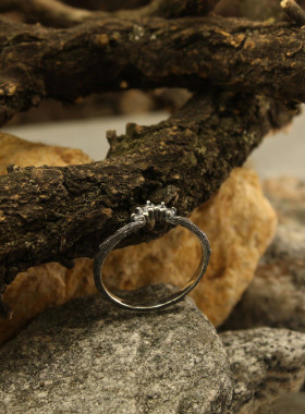 森林树枝带钻石V形14K白金戒指