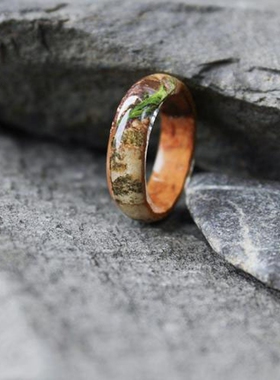 绿杜松叶子桦树皮木质树脂戒指