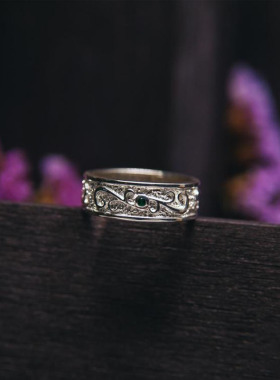 纯银天然翡翠祖母绿戒指卷轴漩涡