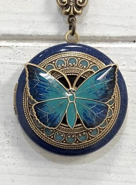 黄铜女蝴蝶照片小盒项链维多利亚