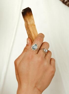 天然海蓝宝石水滴形镶嵌纯银戒指