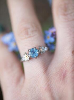 14k白金勿忘我花朵订婚戒指