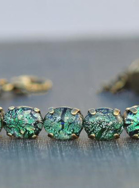 女士绿火欧泊石镶嵌黄铜爪镶手链