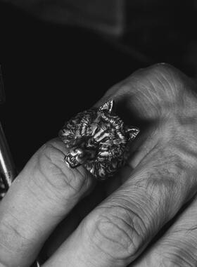 纯银精致雕刻野狼头男士戒指
