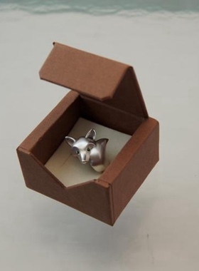 雕塑狐狸绿色石榴石眼睛青铜戒指