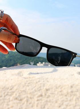 海外代购黑色镜框复古方形墨镜