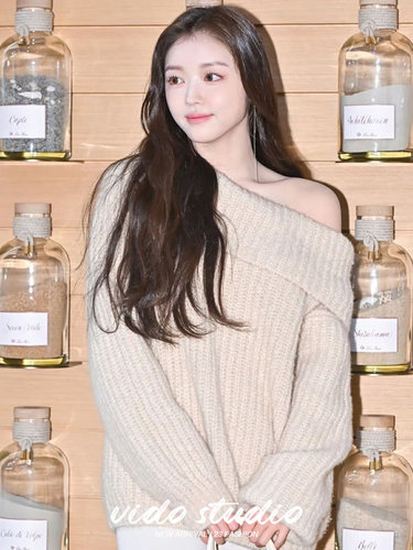 裴珠泫jennie同款一字斜肩毛衣女温柔慵懒风氛围感软糯露肩针织衫 - 图1