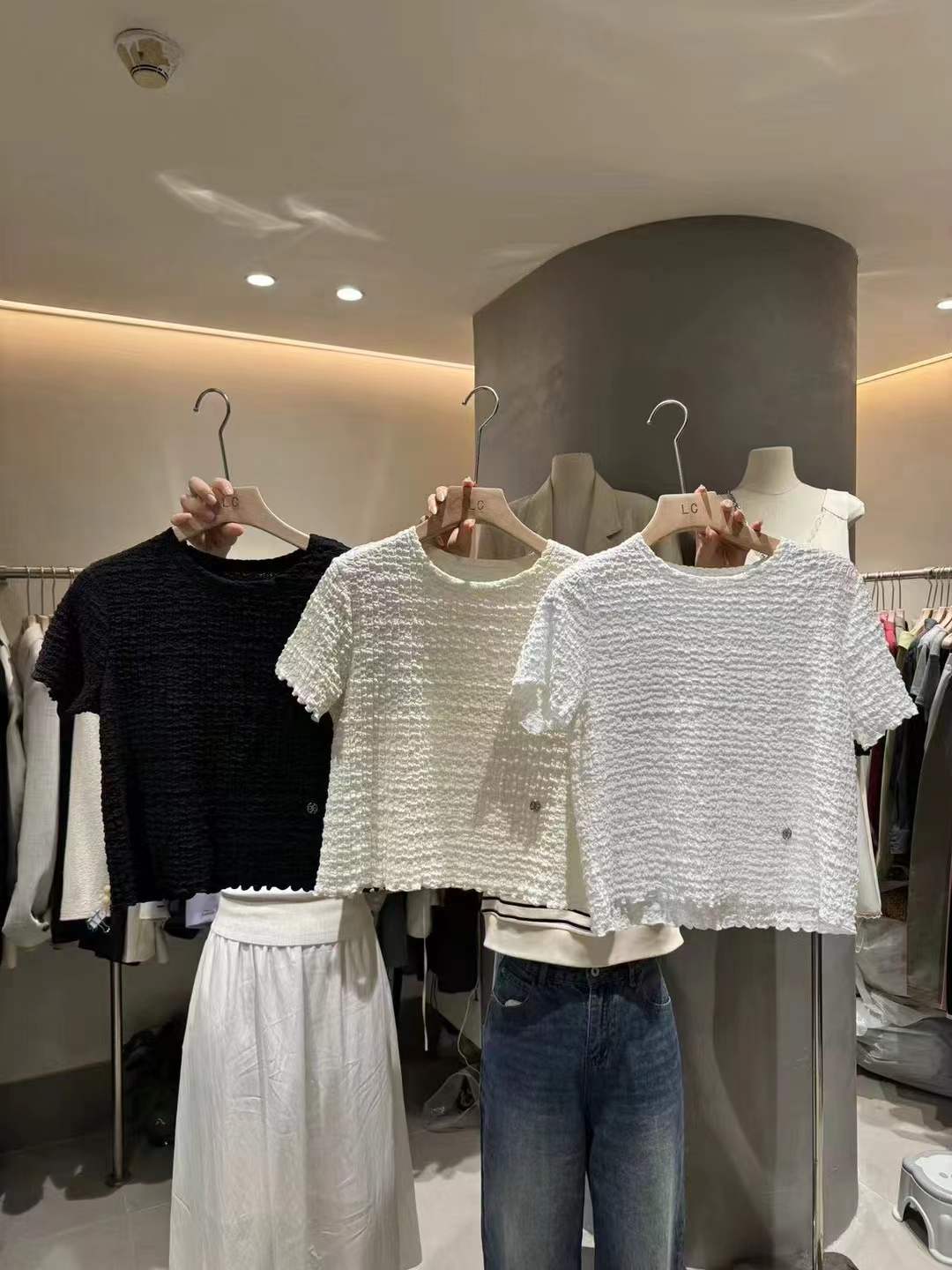 LAS CELULA正品实体店同款白色圆领肌理感短袖T恤女短款上衣春季-图3