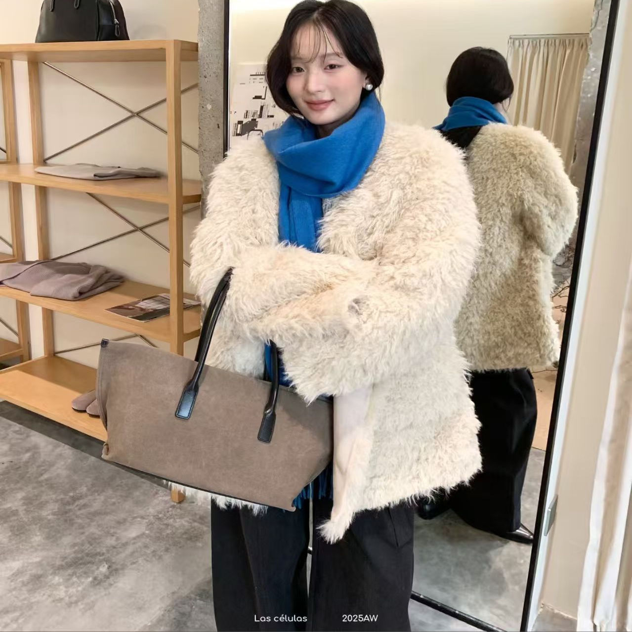 LAS CELULA正品实体店同款V领羊羔毛皮毛一体外套女宽松毛毛大衣 - 图3