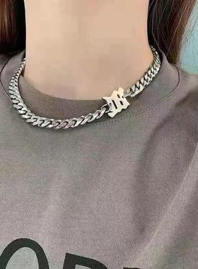 七哥同款古巴钛钢字母锁骨链