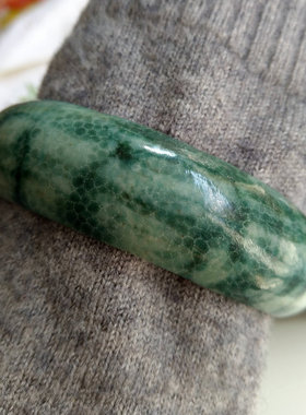 已结缘漂亮风珊瑚玉鱼子纹手镯