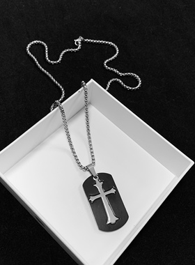 时尚黑色十字架吊坠钛钢男生项链