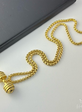 霸气金色哑铃吊坠钛钢男士项链男生饰品高级感健身挂件个性毛衣链