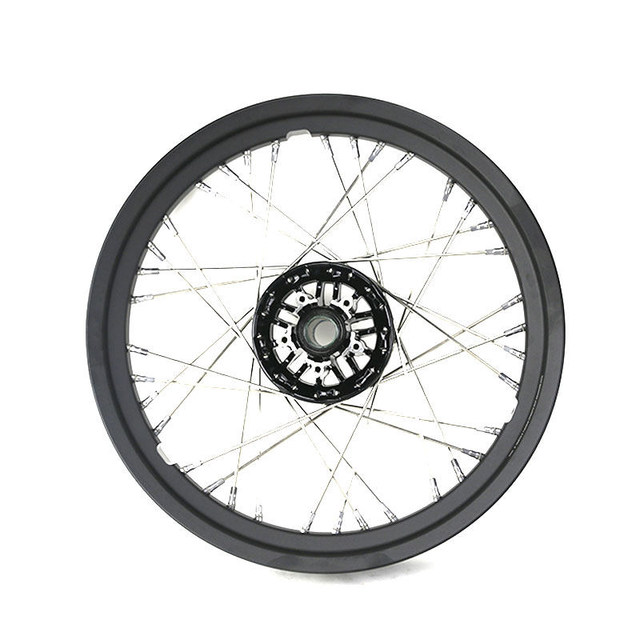 Dongfeng 800MT wheel hub and rim