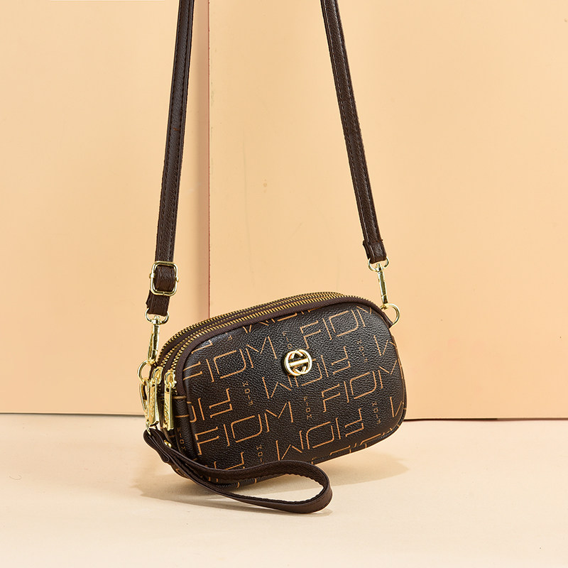 女士2022新款中年百搭斜挎妈妈包 公主情缘女士包袋