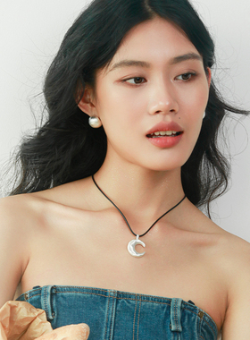 月亮纯银吊坠皮绳长款毛衣链