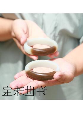 高端和田玉糖羊脂白玉手镯俄料焦糖色正圈贵妃镯时尚百搭女款镯子