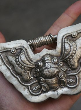 云起收藏。清代古董古玩蝴蝶老银项圈夸张个性大锁  价格实惠