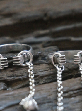 云起收藏。大权在握拳头老银流苏滴溜甩戒活口戒指