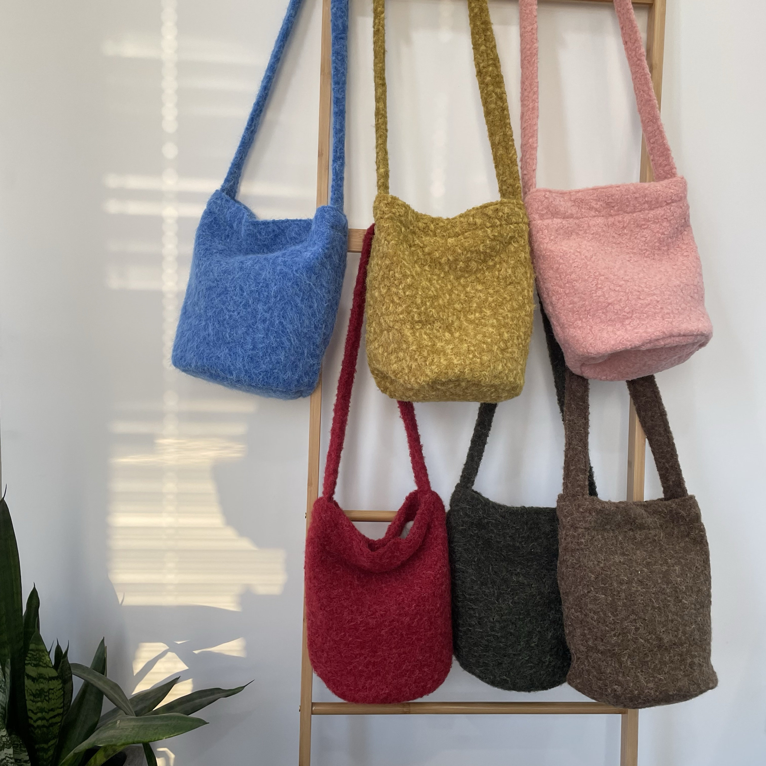 2024冬新款森系纯色软糯毛绒呢水桶包单肩斜挎包百搭彩色布包文艺,淘宝优惠券,粉丝福利购,淘宝优惠卷