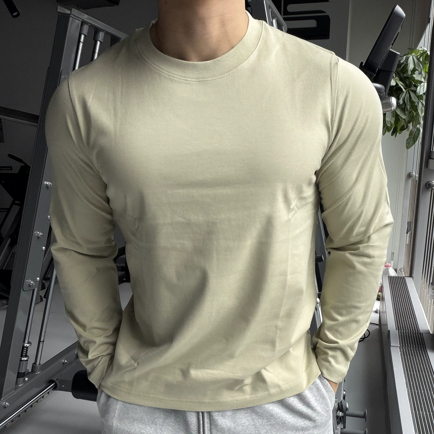 美式硬汉小领口t恤肌肉男修身型长袖打底衫棉质透气健身运动上衣 - 图1
