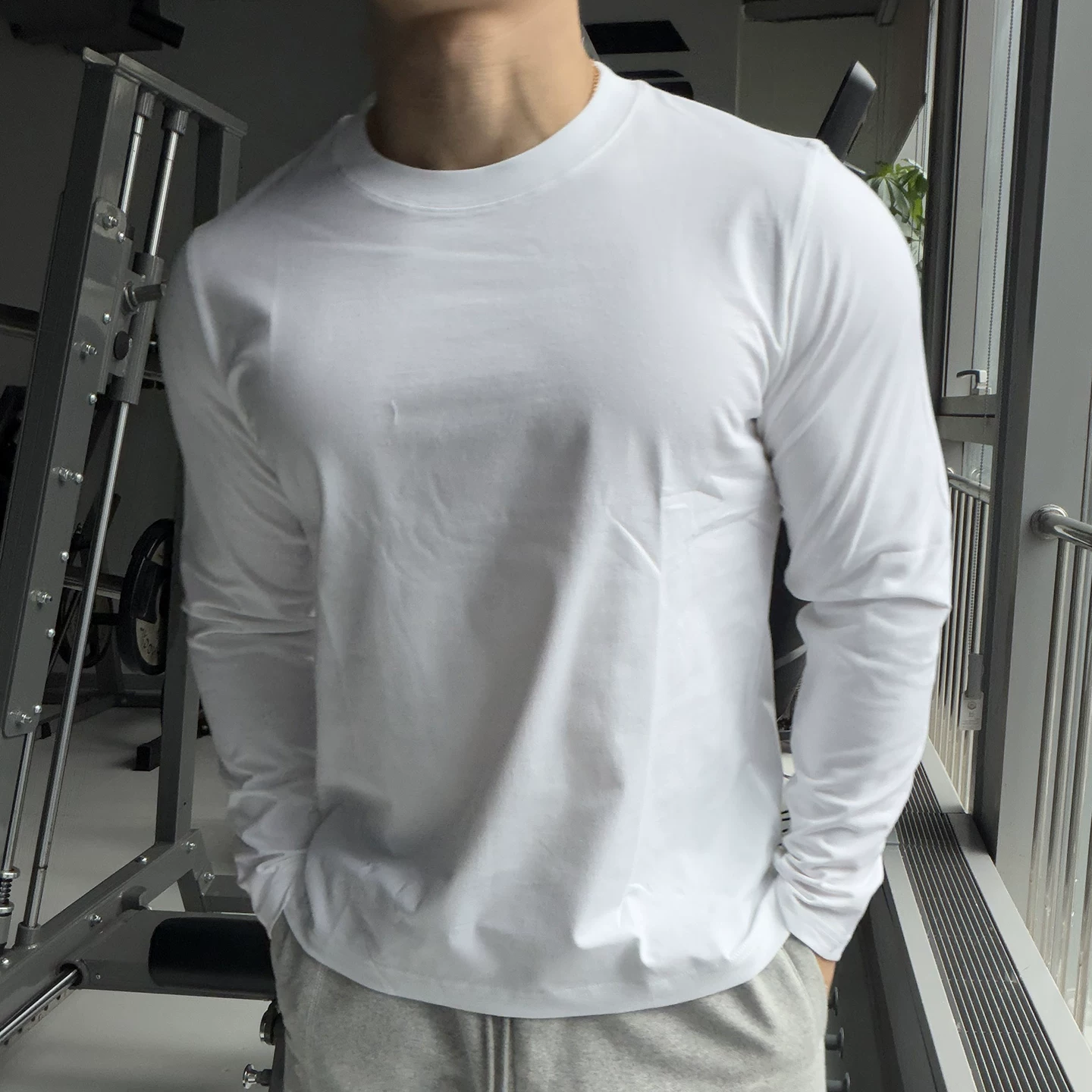 美式硬汉小领口t恤肌肉男修身型长袖打底衫棉质透气健身运动上衣 - 图2