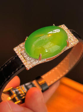 天然冰种阳绿色玉髓玛瑙手镯女宽版皮带个性手环时尚百搭气质优雅